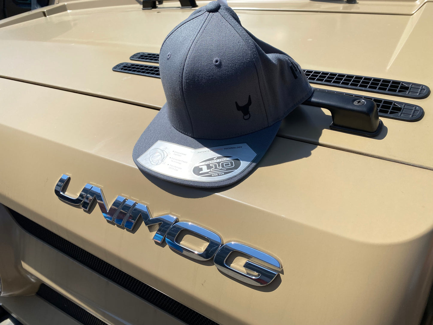 UNIMOG Snapback Cap (Flexfit) grau